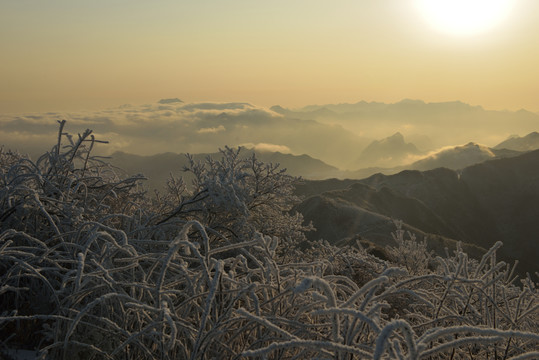 五峰独岭云海雪景风光