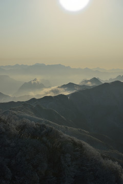 五峰独岭雪景云海风光