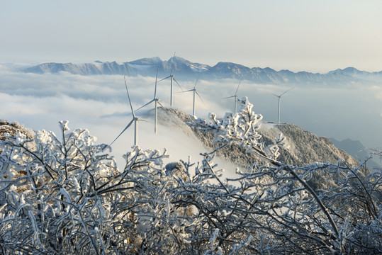 五峰独岭雪景云海风电风光