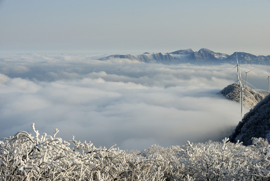 五峰独岭雪景云海风电风光