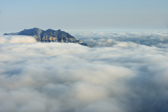 五峰独岭雪景云海风光