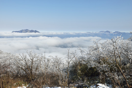 五峰独岭雪景