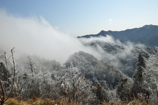 五峰独岭雪景