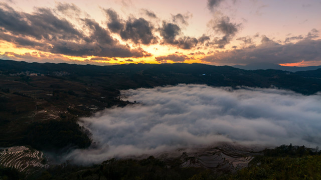 云南元阳梯田夕阳