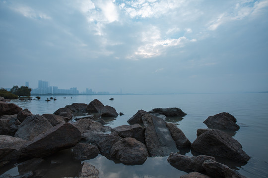 海滨城景