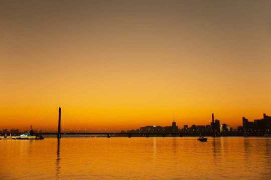 夕阳下的复兴大桥