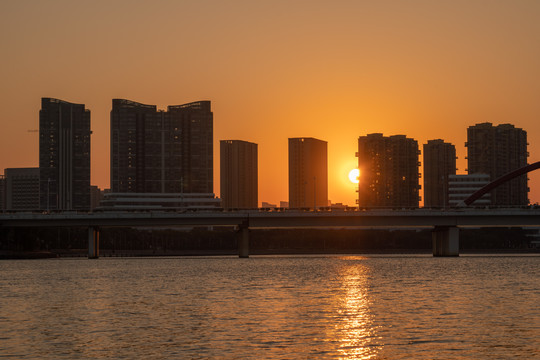 厦门城市天际线黄昏剪影