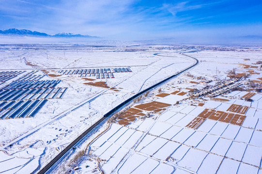 戈壁雪景