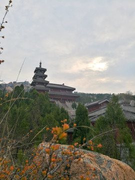 山间寺庙