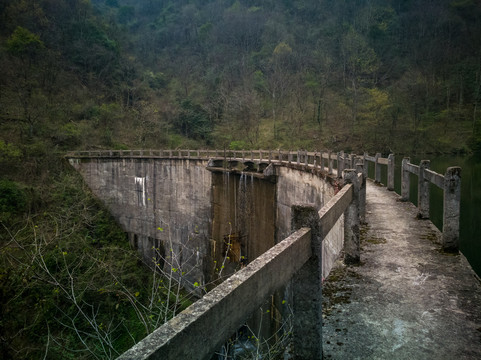 山体大坝
