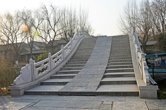 大明湖石拱桥
