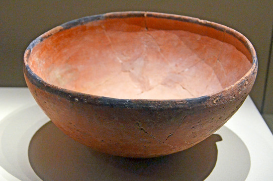 大汶口文化红陶钵