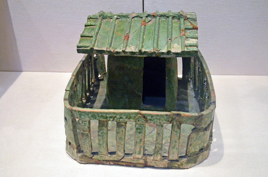 汉代绿釉陶厕