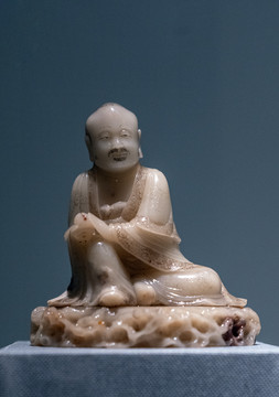 清代芙蓉石雕罗汉坐像