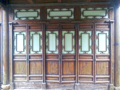 老式木门装饰墙