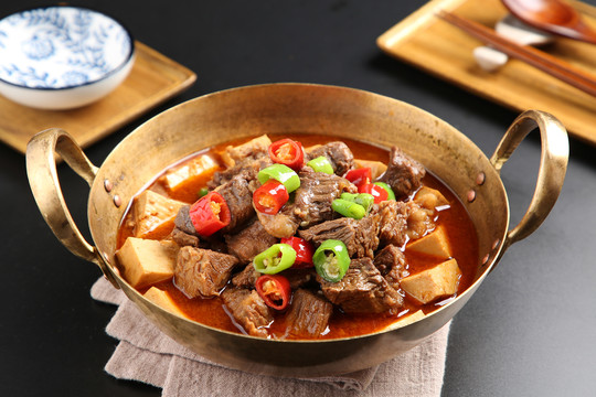 锅仔牛腩老豆腐