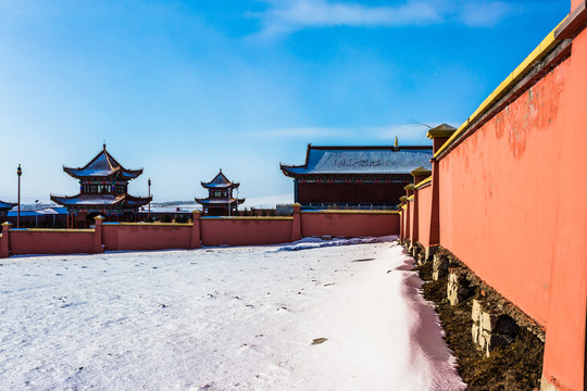 冬季寺庙红墙