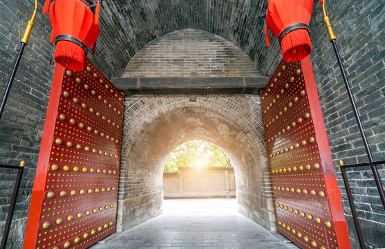 陕西西安古城楼的大红门