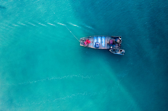 海中的小船