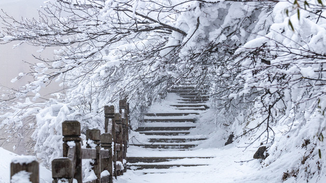 山地雪景