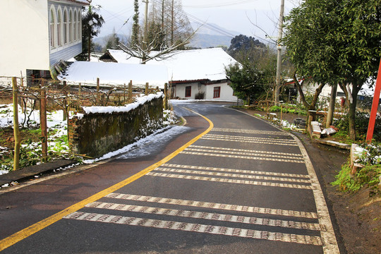 乡村公路减速带