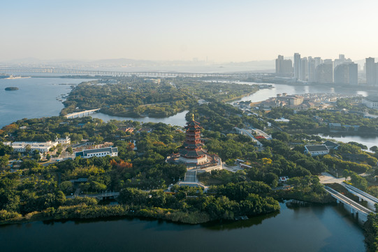 厦门园博苑景区和城市天际线航拍