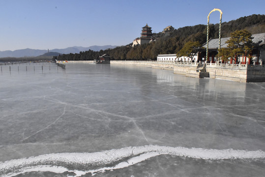 颐和园昆明湖冰景