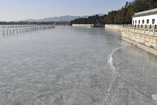 颐和园昆明湖冰景