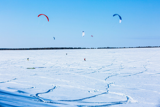 雪原滑翔伞训练