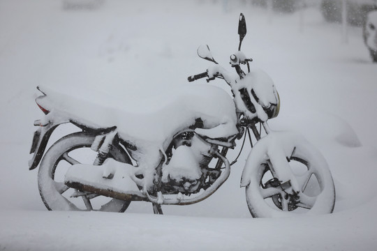雪天摩托车