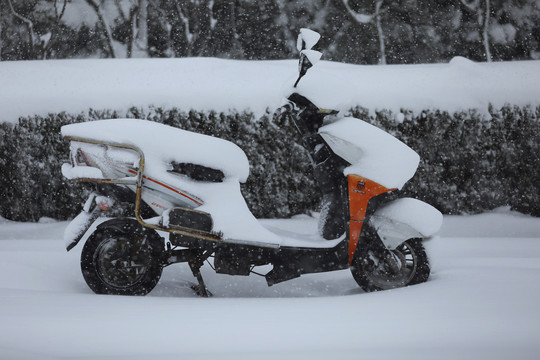 雪天摩托车