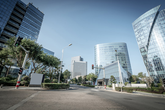 福建厦门商务区高楼和城市道路