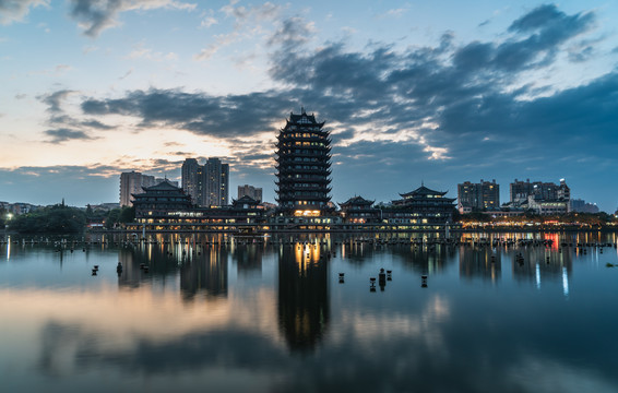 远景楼夜景