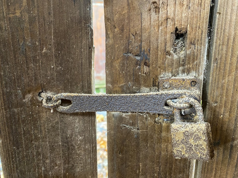 古老的门锁