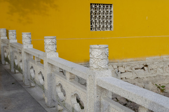 寺庙黄色外墙