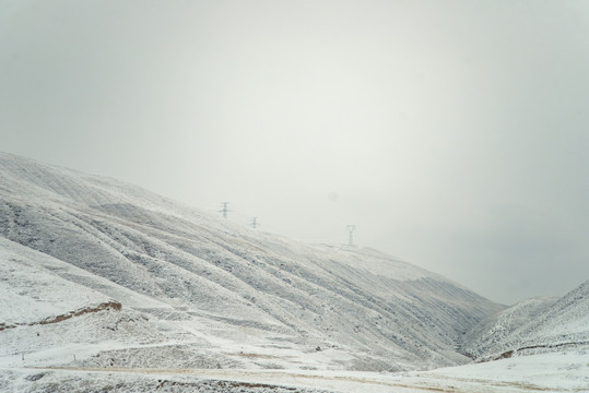 雪后的祁连山