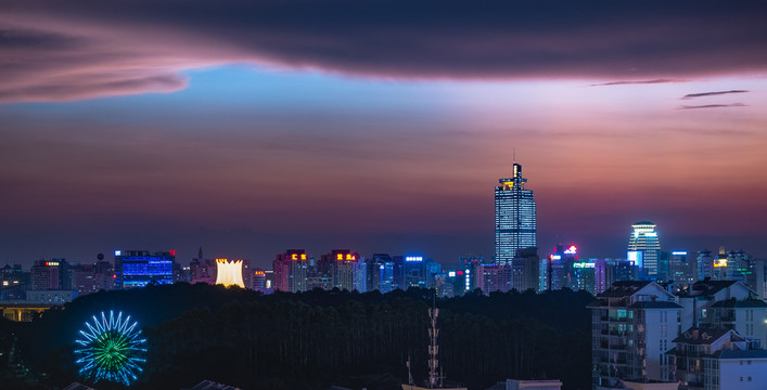 广西南宁地王大厦金湖广场夜景