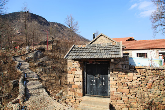 沂蒙山区的小山村