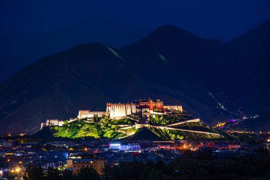 西藏布达拉宫夜景