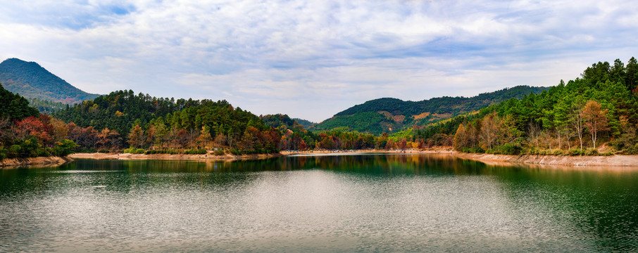 长乐林场湖水山色甘岭水库