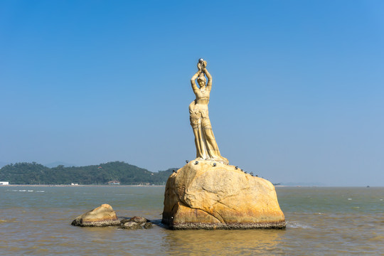 珠海海岸线渔女石雕塑