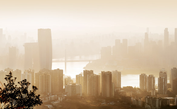 雾天的重庆城市天际线