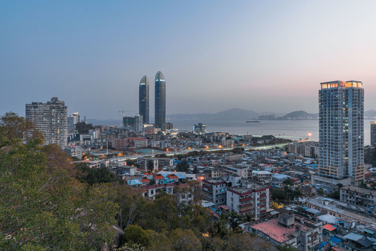 厦门老城区城市天际线黄昏风景