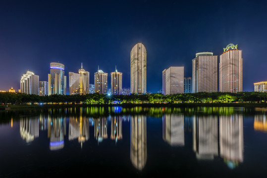 中国海南海口滨海大道建筑群夜景