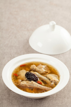 黑松露炖老鸽