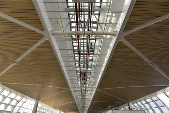 深圳机场卫星厅天花板