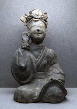 三国听乐陶女俑