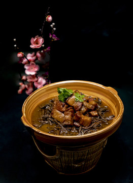 五花肉焖干豇豆