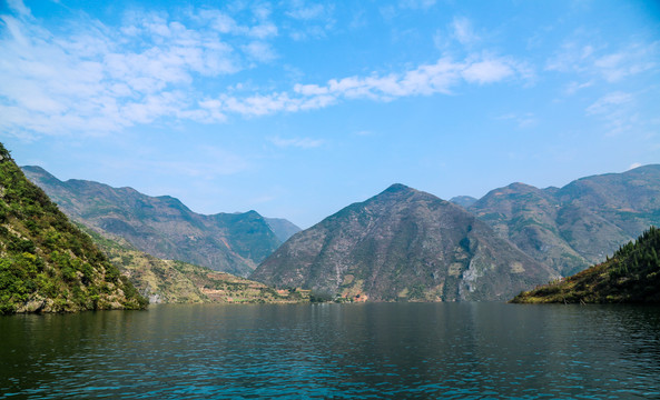 峡谷山水画