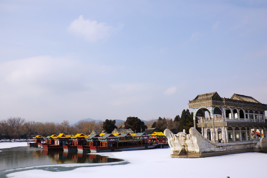 北京颐和园石舫湖雪景